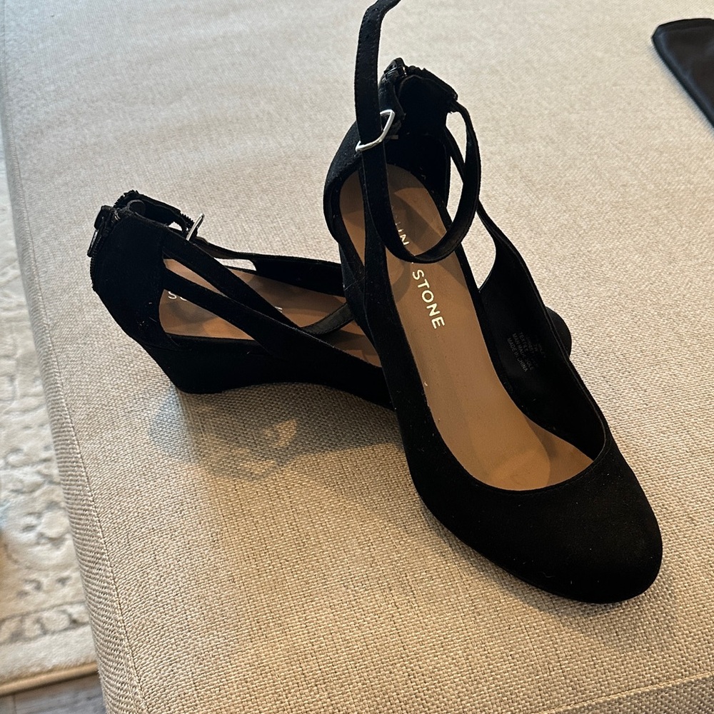 Blackstone Women's Elegant Black Wedges